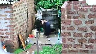 Watch this two hot Sri Lankan lady getting bath in outdoor 